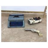 VARIOUS VINTAGE TOYS - COLLECTIBLES