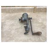 Kitchen appliance for grinding meat