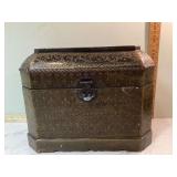 VINTAGE STORAGE CHEST - HOUSEHOLD MISC