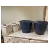 4 PLASTIC FLOWERPOTS - LAWN & GARDEN