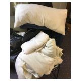 1 king size blanket2 king size pillows with cases