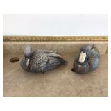 2 DUCK YARD ORNAMENTS - LAWN & GARDEN