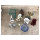 Assorted bear figurines dishes