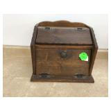 MIRRORED SHELF - COLLECTIBLES