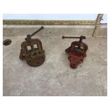 2 PIPE VISES - TOOLS