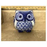 STONEWARE BLUE AND WHITE OWL