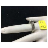 Sterling silver ring with clear stone weighs 41 grams