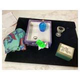 BOX OF VINTAGE TRINKETS - VINTAGE