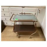 Mobile cart for serving hot dishes