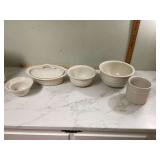 Set of two bowls for mixing and serving pasta