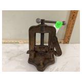 VINTAGE NYE NO 71 PIPE VISE - TOOLS