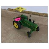 JOHN DEERE DIE CAST MODEL TRACTOR