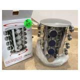 Stainless steel spice rack with 17 pieces