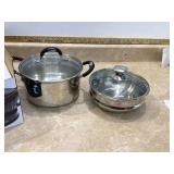 Device for heating and serving gravy