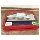 Set of matching serving dishes