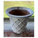 Large plant pot, 20" round, 18" tall