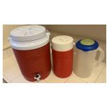 Rubbermaid water jug 2 gallon, Coleman water jug