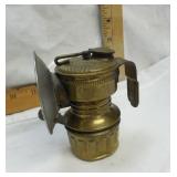 UNIVERSAL LAMP CO.
