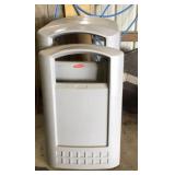 Rubber maid trash can