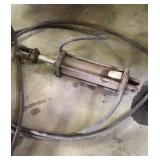 Hydraulic cylinder with hose
