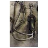 Hydraulic cylinder with hose