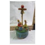 Wooden wind up music box