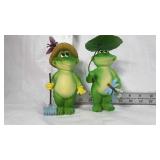Frog couple gardening figurine