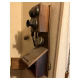 Hand crank telephone 