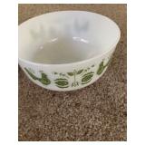 Pyrex bowls 