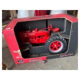 1/8 scale toy tractor 