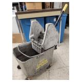 Mop bucket with squeeze handle
