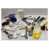 Measuring Cups & Spoons