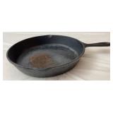 No. 10 Cast Iron Skillet with Fire Ring