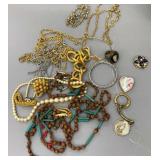 Costume Necklaces & Pendants