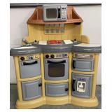 Childï¿½s Plastic kitchen