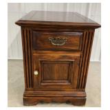 Broyhill End Table 18x23x23