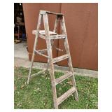 Wood & metal 5 foot step ladder