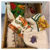 Vtg Kitchen Towel & Oven Mitts