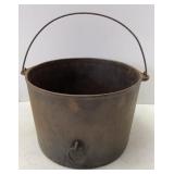 Antique Wapak No. 8 Flat Bottom Bean Pot