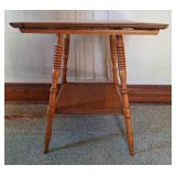 Oak Parlor Table w/Bobbin legs
