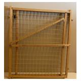 32in Tall Expandable Wire Pet Gate