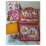 Muffy VanderBear Picnic Set & Child
