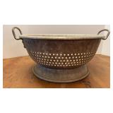 Large Vtg Aluminum Collander (15in)