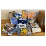 Large Lot of Incandescent, LED & CFL Light Bulbs