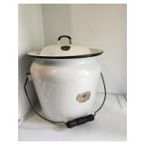 Beco Ware Enamel Chamber Pot