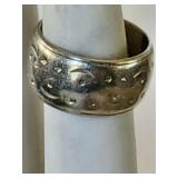 Ring, solid band, 14KT, etched design