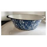 Granite Enamel Splatter Ware Tub
