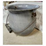 Enamel porcelain chamber pot