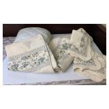 Twin Bed Spread & Mattress Pad for Day Bed