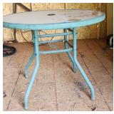 Patio Tables, Chairs & Umbrella